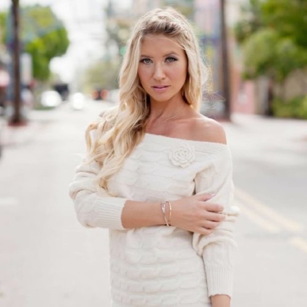 3/$25
Forever Roses cable knit dolman sweater - Picture 4 of 8